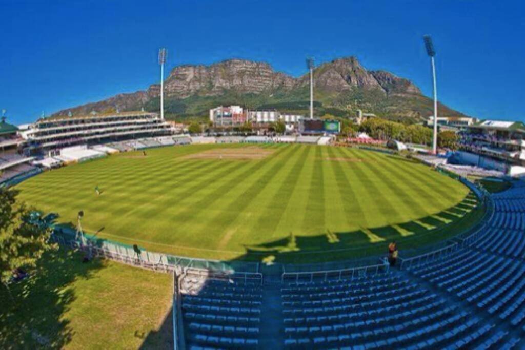Charles Manor * Kaapstad