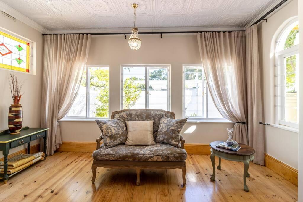 Charles Manor * Kaapstad